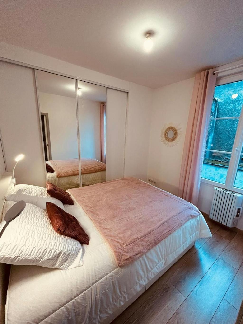 L'Etape Des Sacres Apartment Реймс Екстериор снимка