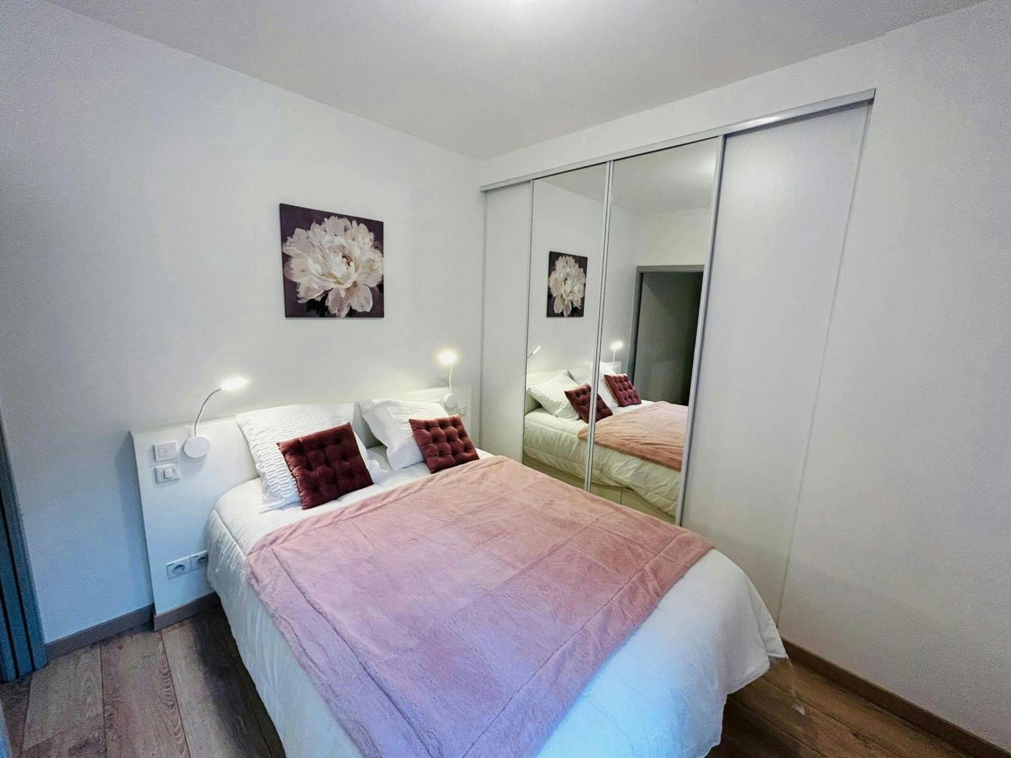 L'Etape Des Sacres Apartment Реймс Екстериор снимка